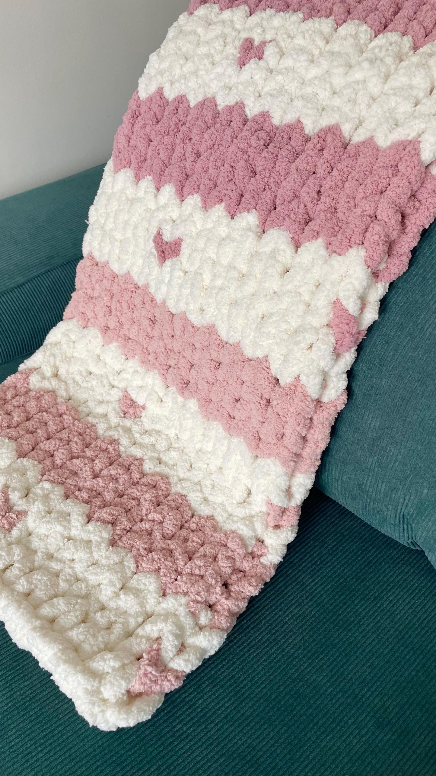 Chunky Chenille Heart Blanket Pattern – Easy Finger Knitting (PDF Pattern)