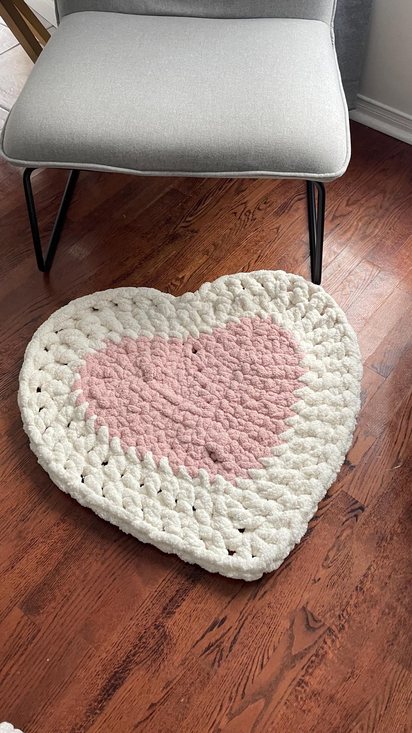 Heart-Shaped Finger Crochet Pattern – Chunky Chenille DIY Valentine Pet or Playmat Rug (PDF Pattern)