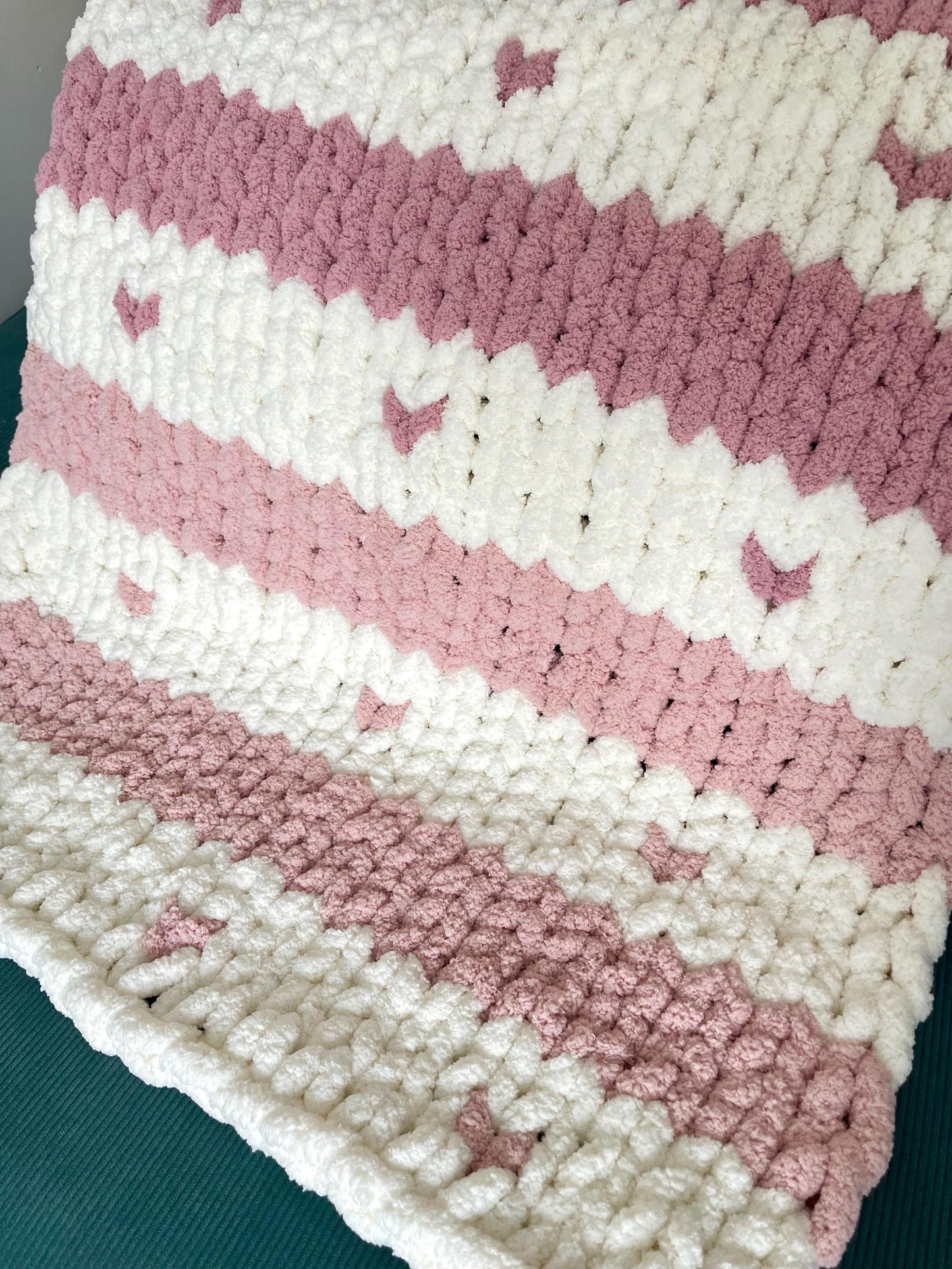 Chunky Chenille Heart Blanket Pattern – Easy Finger Knitting (PDF Pattern)