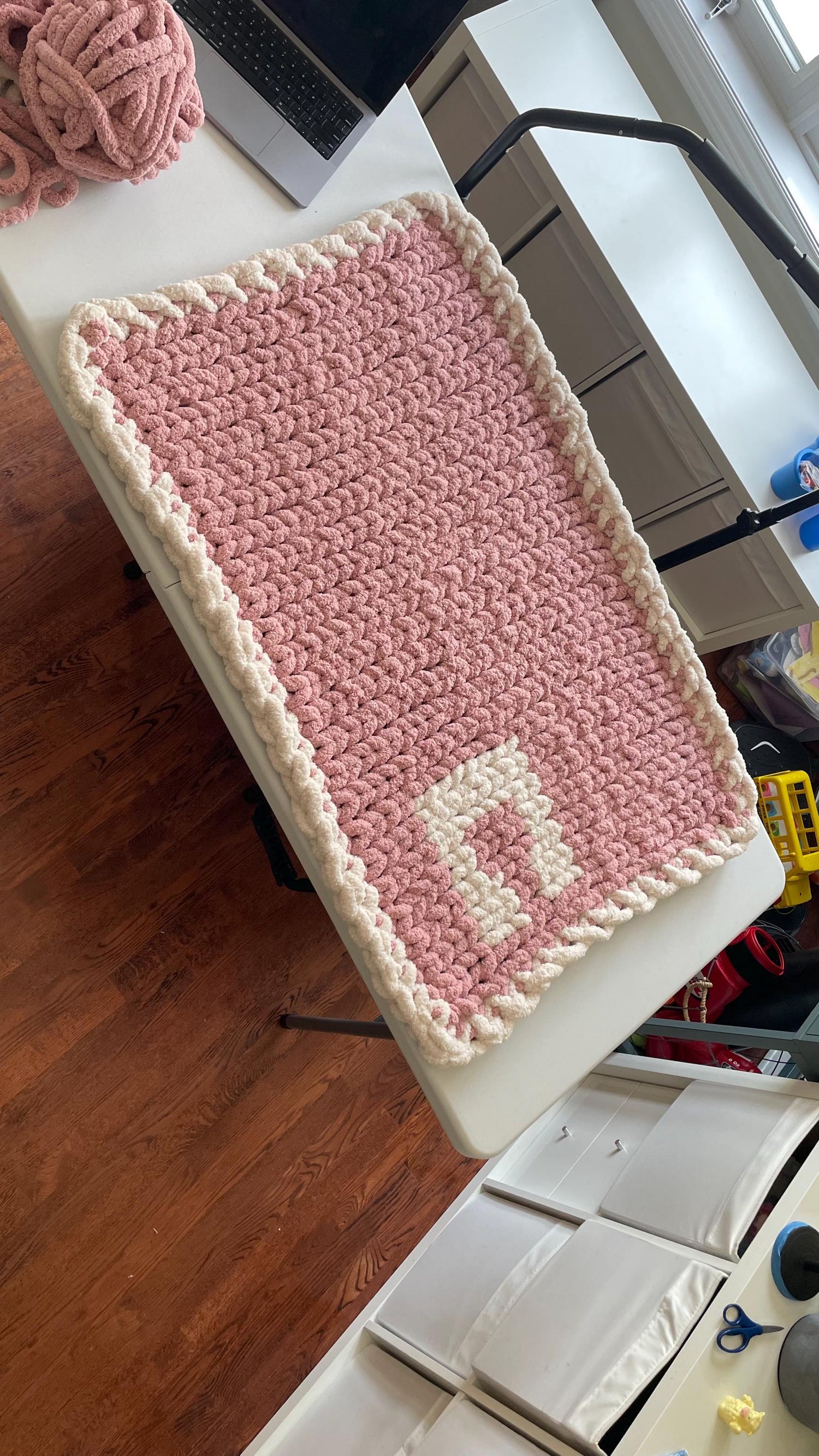Monogram 'C' Chunky Knit Blanket Pattern PDF – Personalized Finger Knitting Pattern