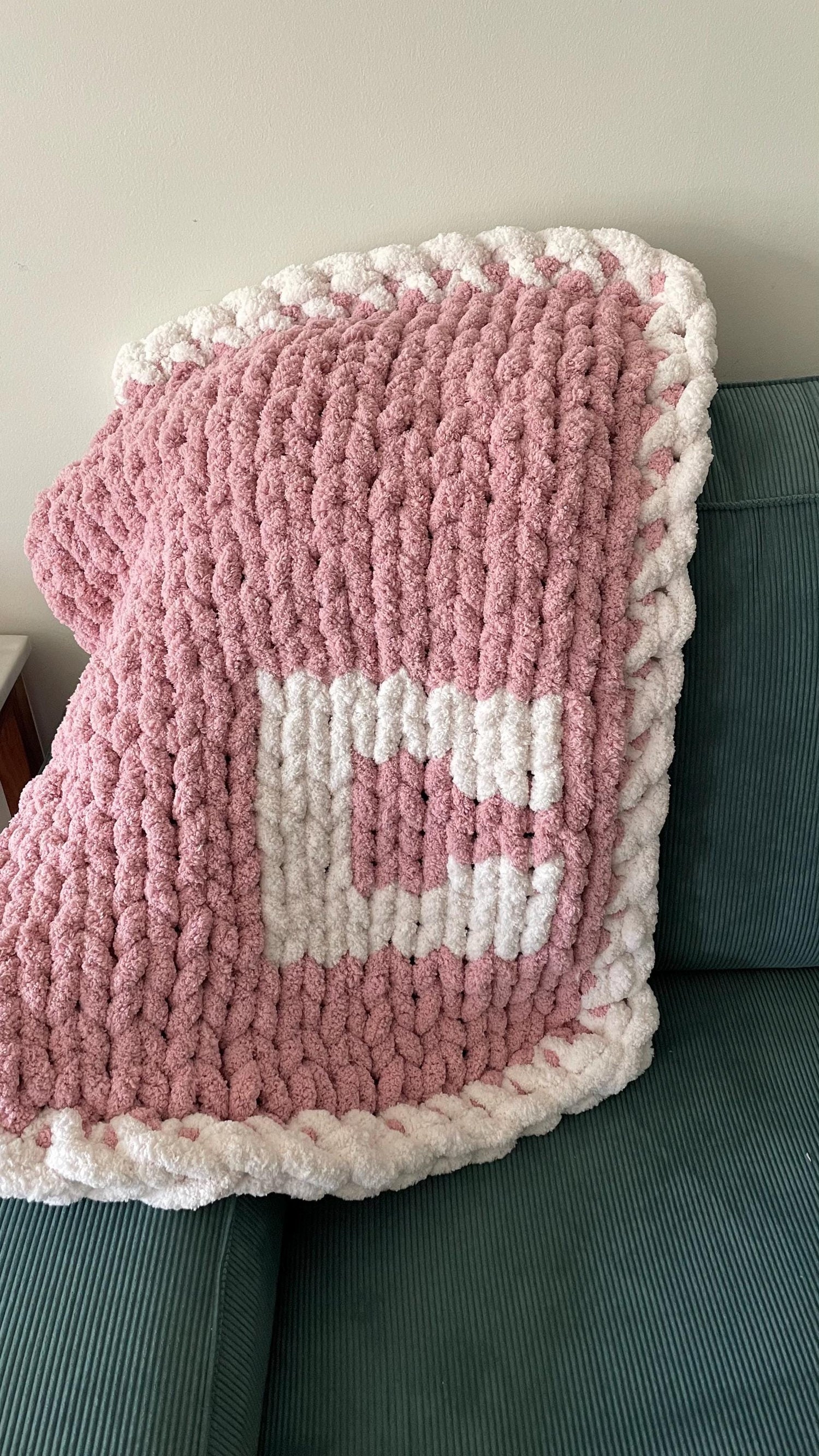 Monogram 'C' Chunky Knit Blanket Pattern PDF – Personalized Finger Knitting Pattern