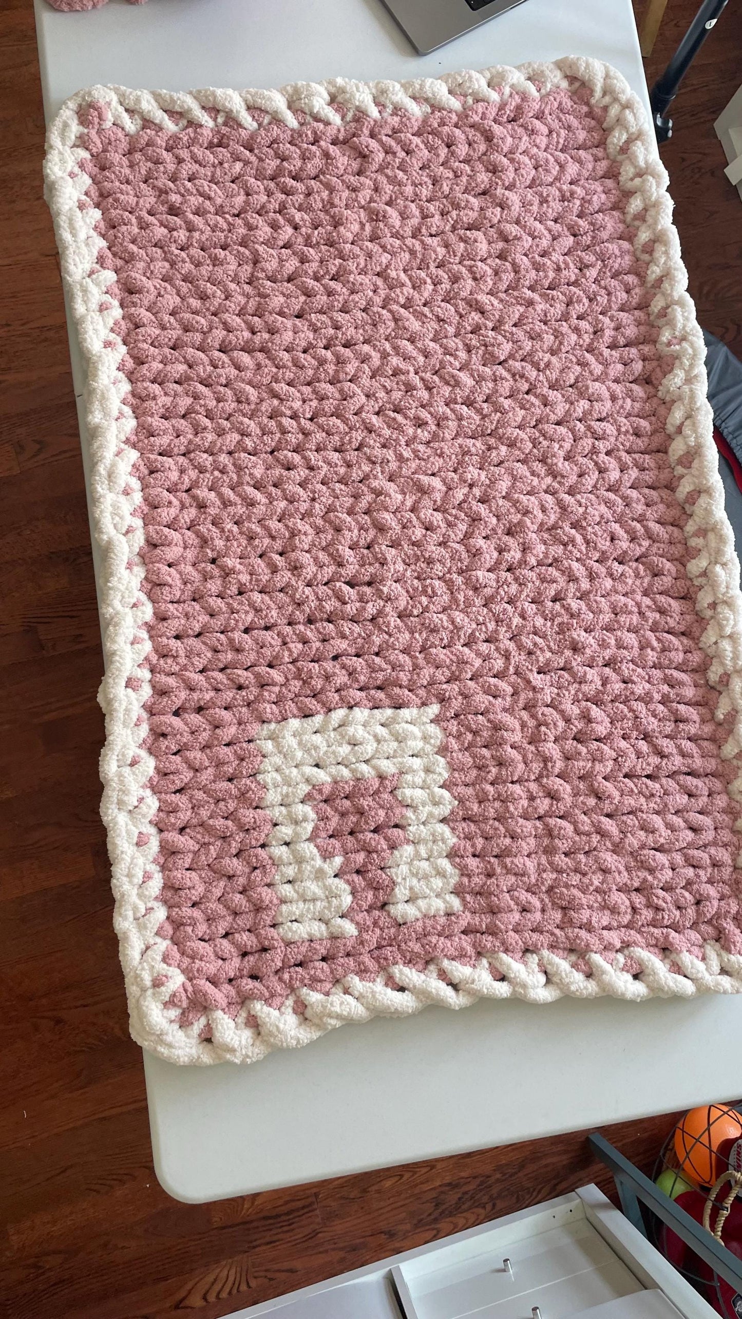 Monogram 'C' Chunky Knit Blanket Pattern PDF – Personalized Finger Knitting Pattern