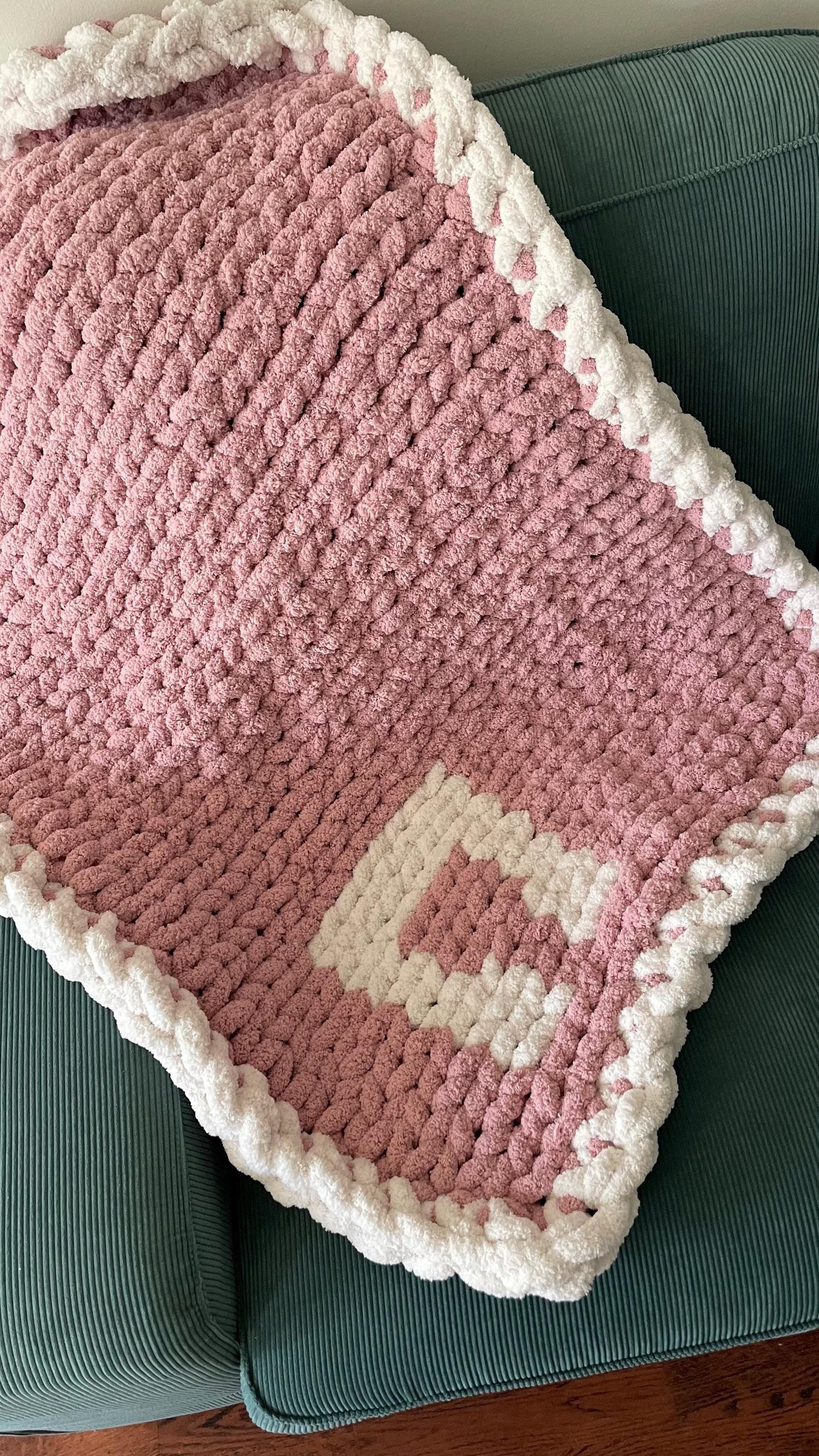 Monogram 'C' Chunky Knit Blanket Pattern PDF – Personalized Finger Knitting Pattern