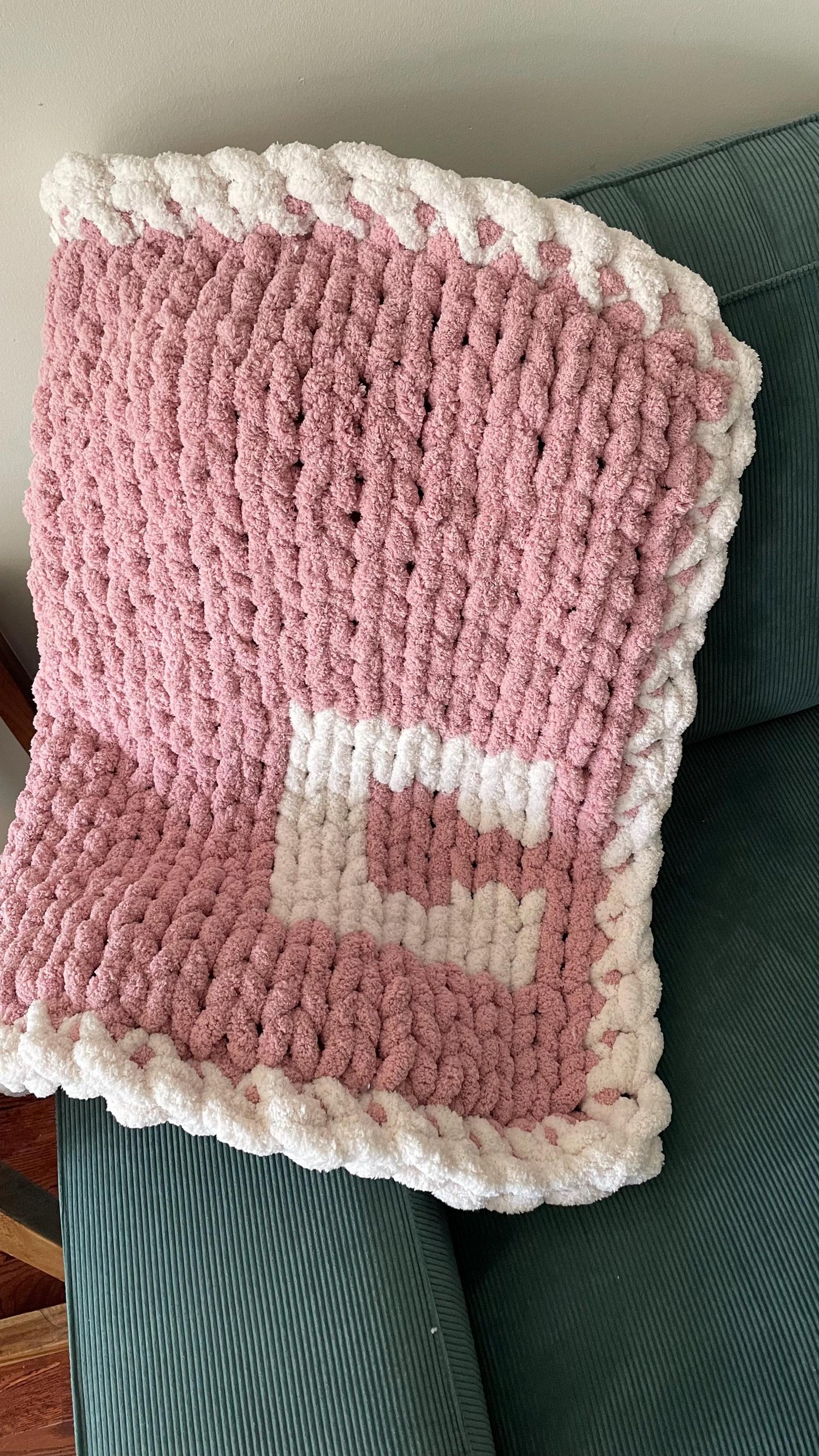 Monogram 'C' Chunky Knit Blanket Pattern PDF – Personalized Finger Knitting Pattern