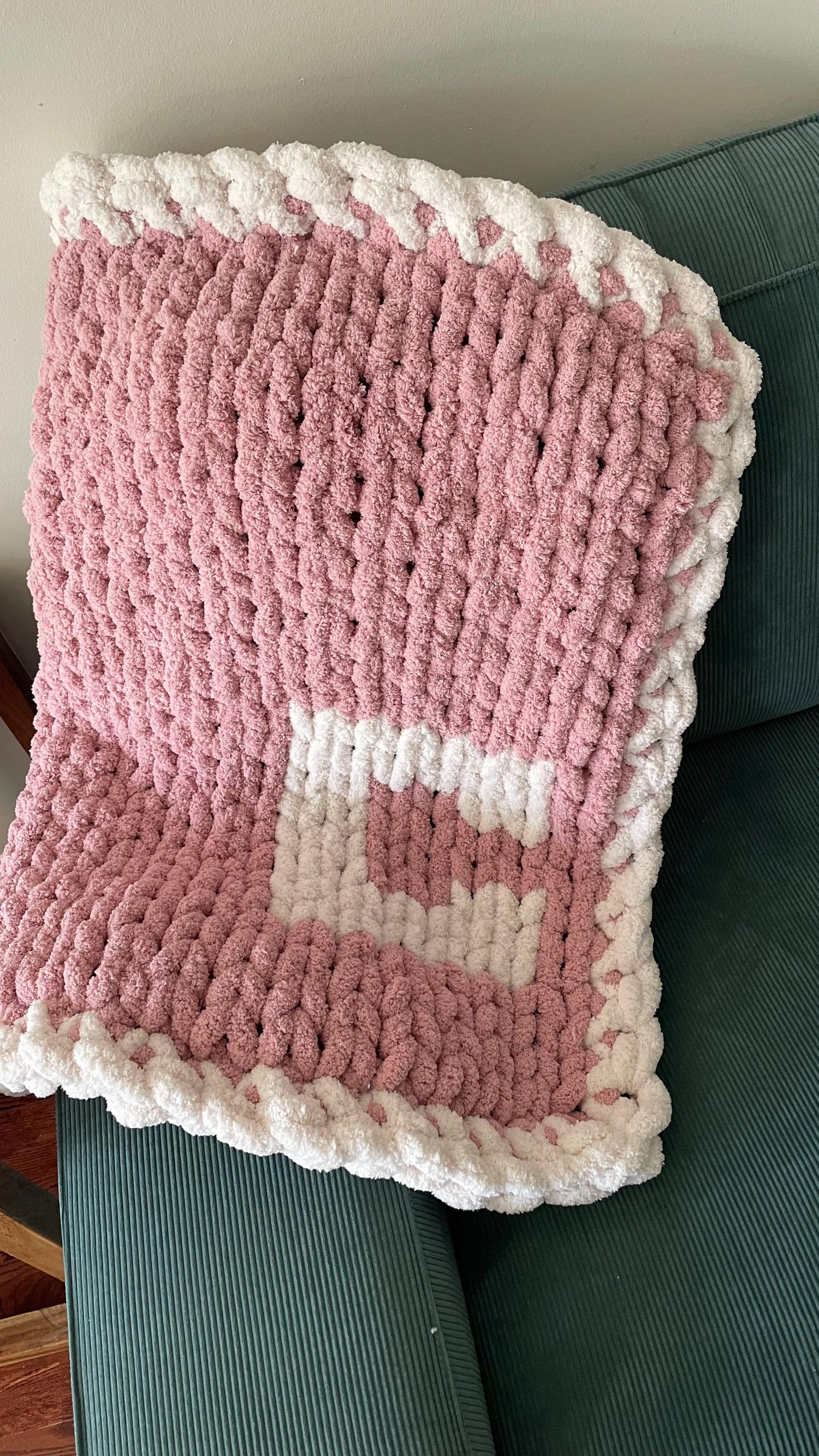 Monogram 'C' Chunky Knit Blanket Pattern PDF – Personalized Finger Knitting Pattern