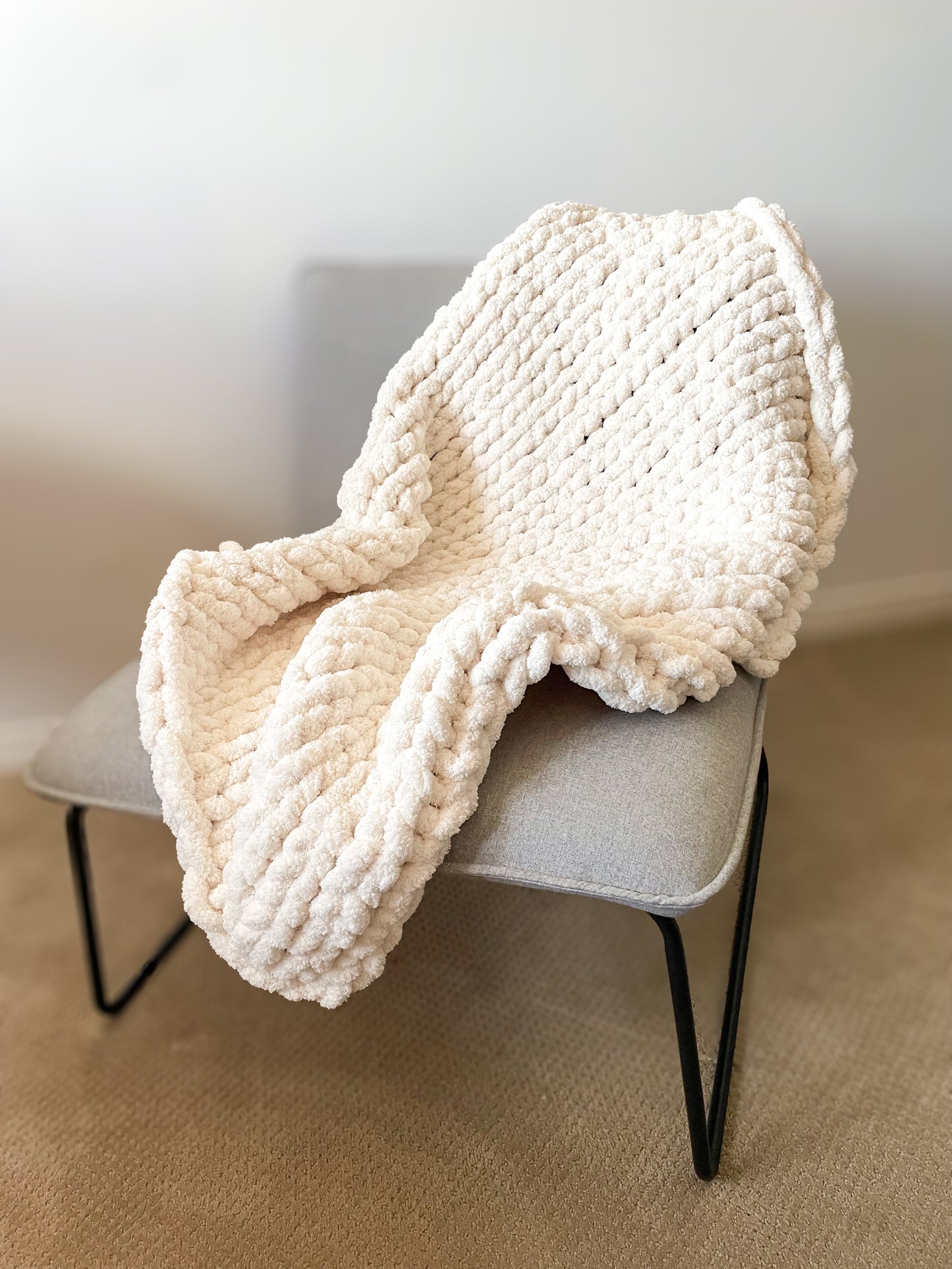 Healing Hand, Chunky Knit Blankets White