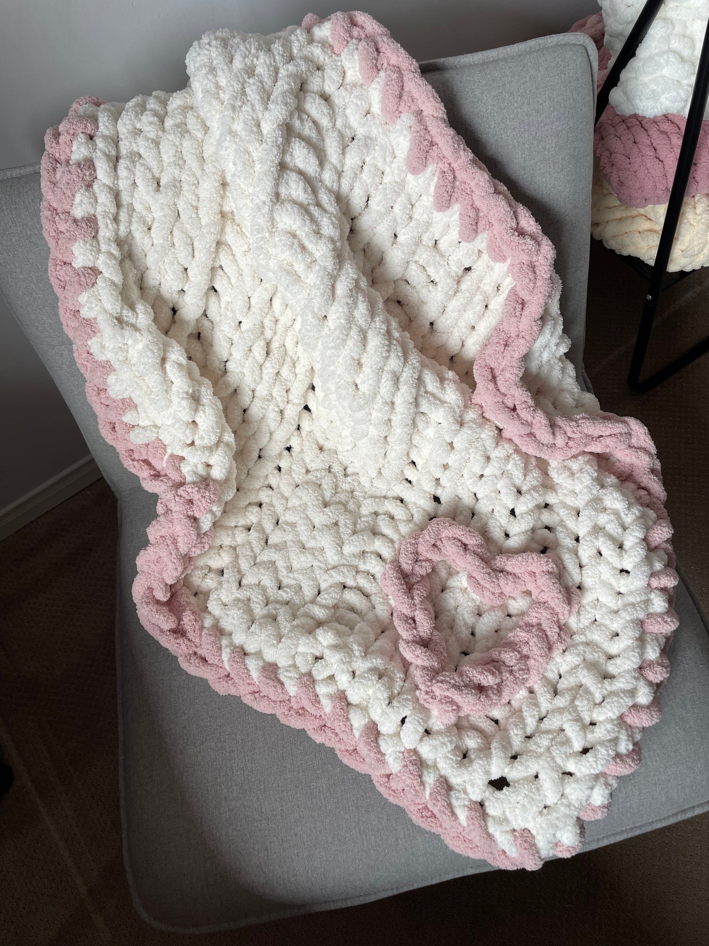 Healing Hand, Chunky Knit Baby Blanket white with Soft Pink Heart