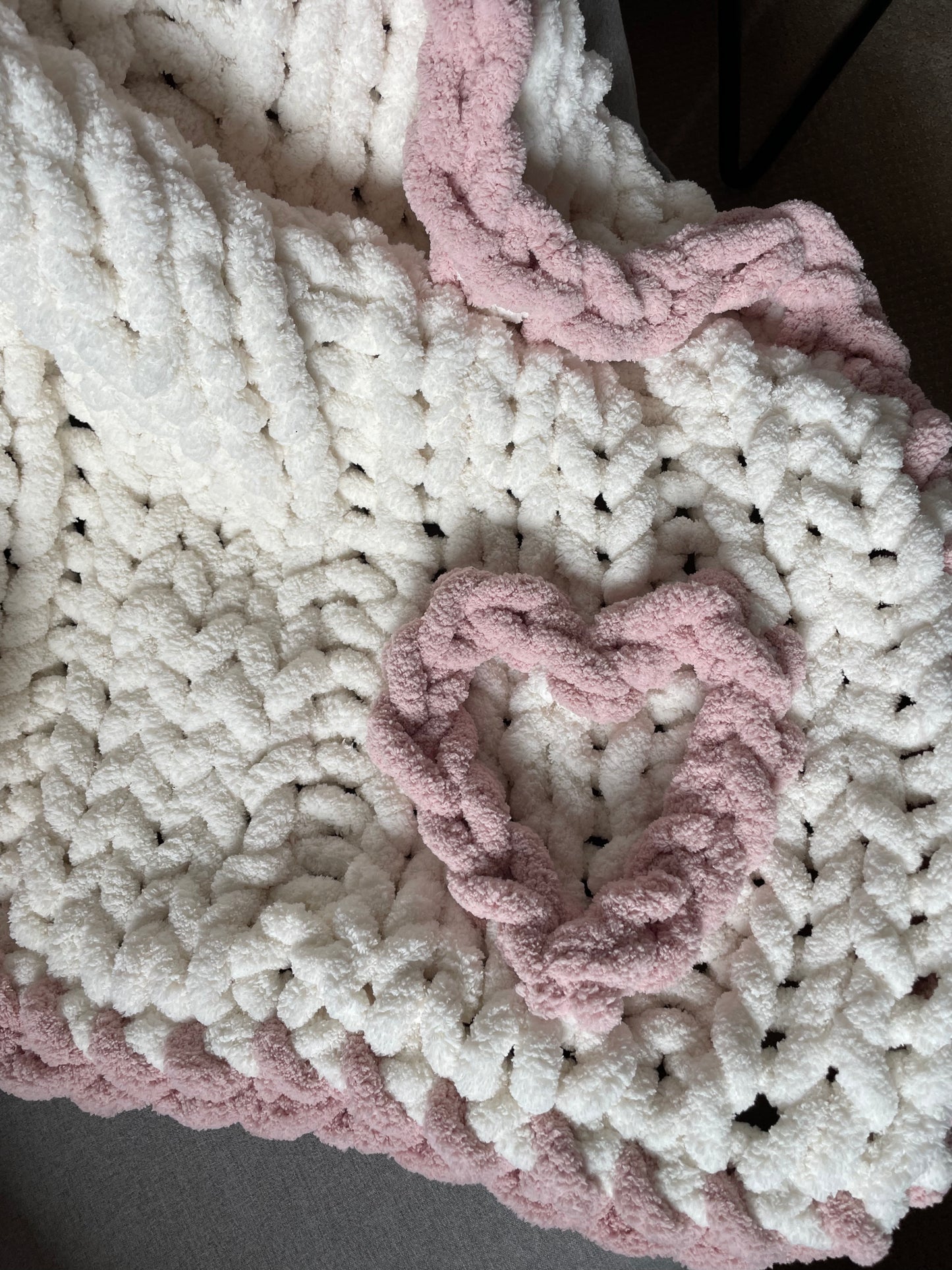 Healing Hand, Chunky Knit Baby Blanket white with Soft Pink Heart