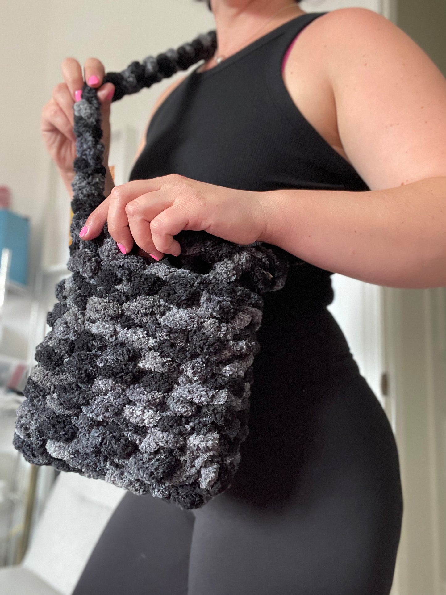 Chunky knit tote crossbody handbag | Monochrome