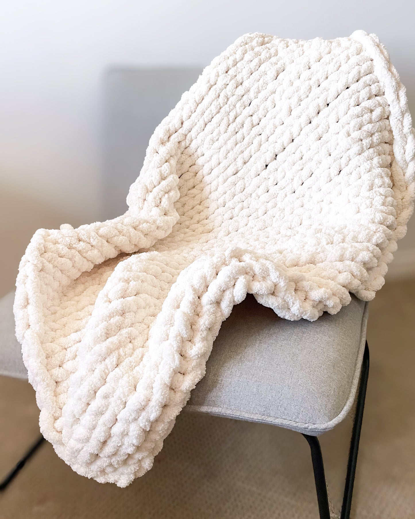 Healing Hand, Chunky Knit Blankets White