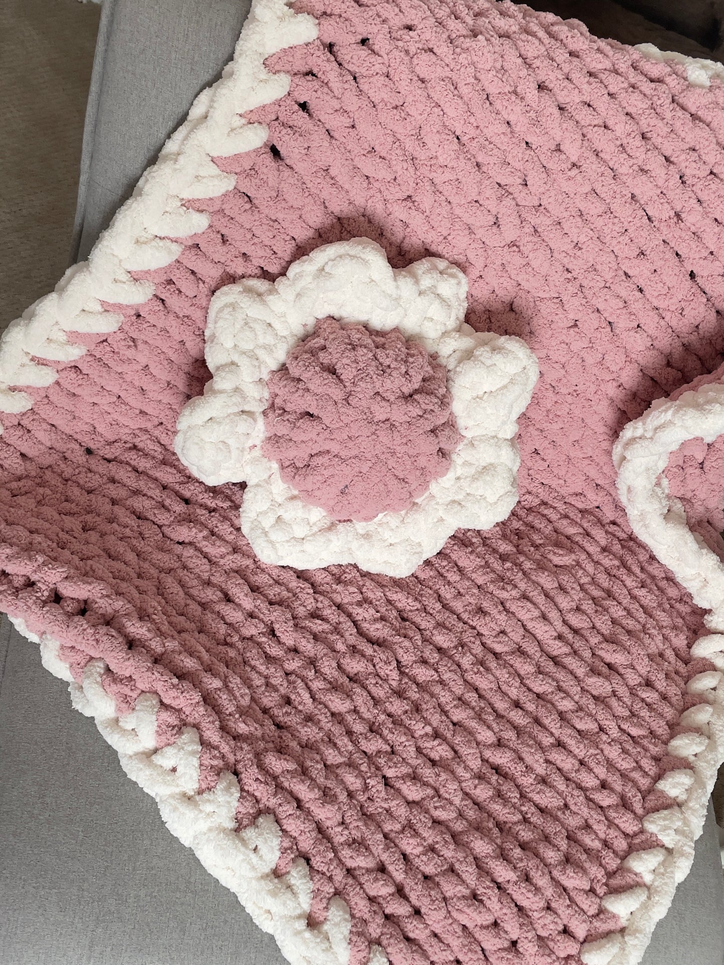 Healing Hand, Chunky Knit Baby Blanket & Flower Pillow Set - Blush Pink with White Edge