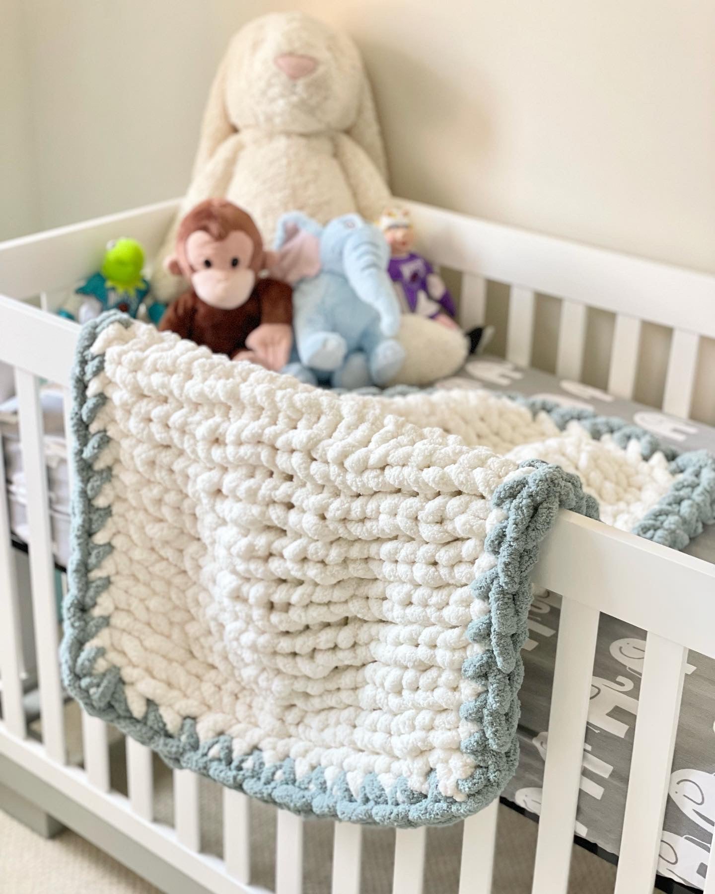 Healing Hand, Chunky Knit Baby Blankets - White with Mint Green Edge
