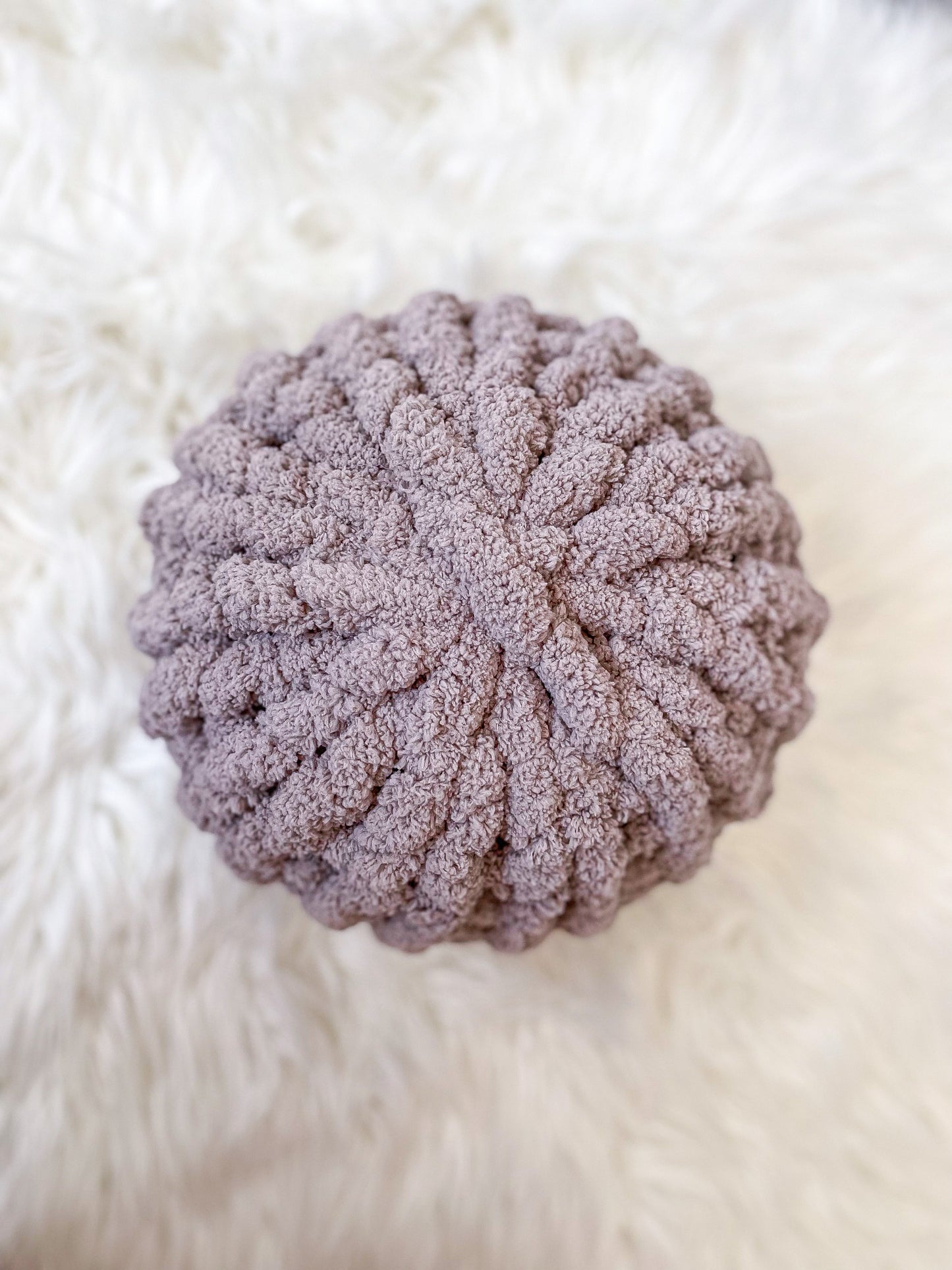 10” Chunky Knit Circle Pillow