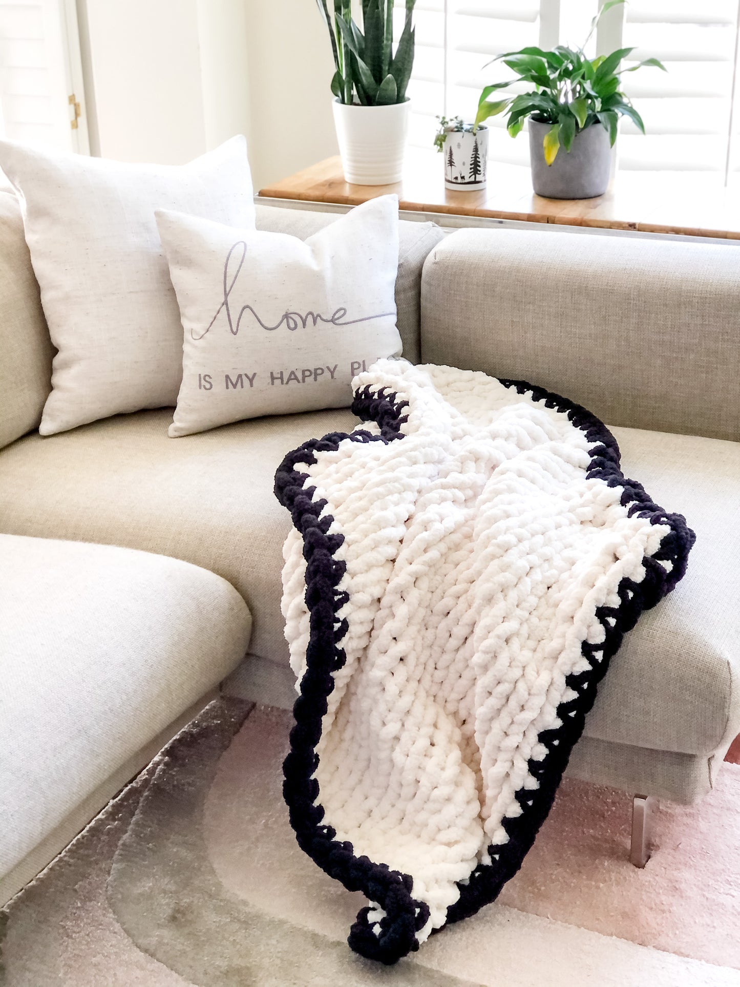 Healing Hand, Chunky Knit Couch Blankets - White with Black Edge