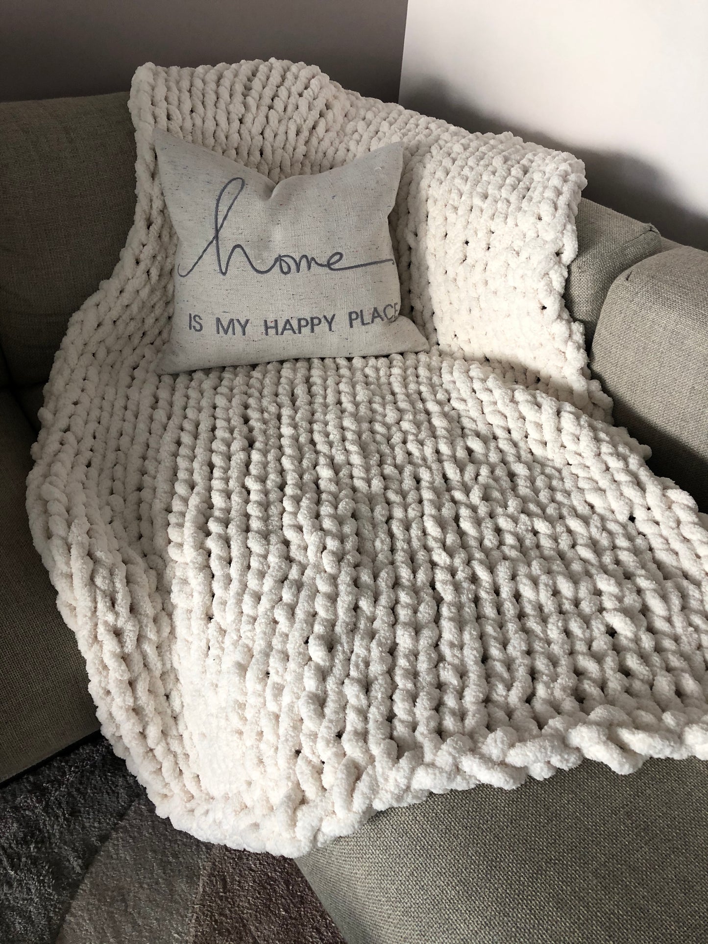 Healing Hand, Chunky Knit Blankets Vintage White