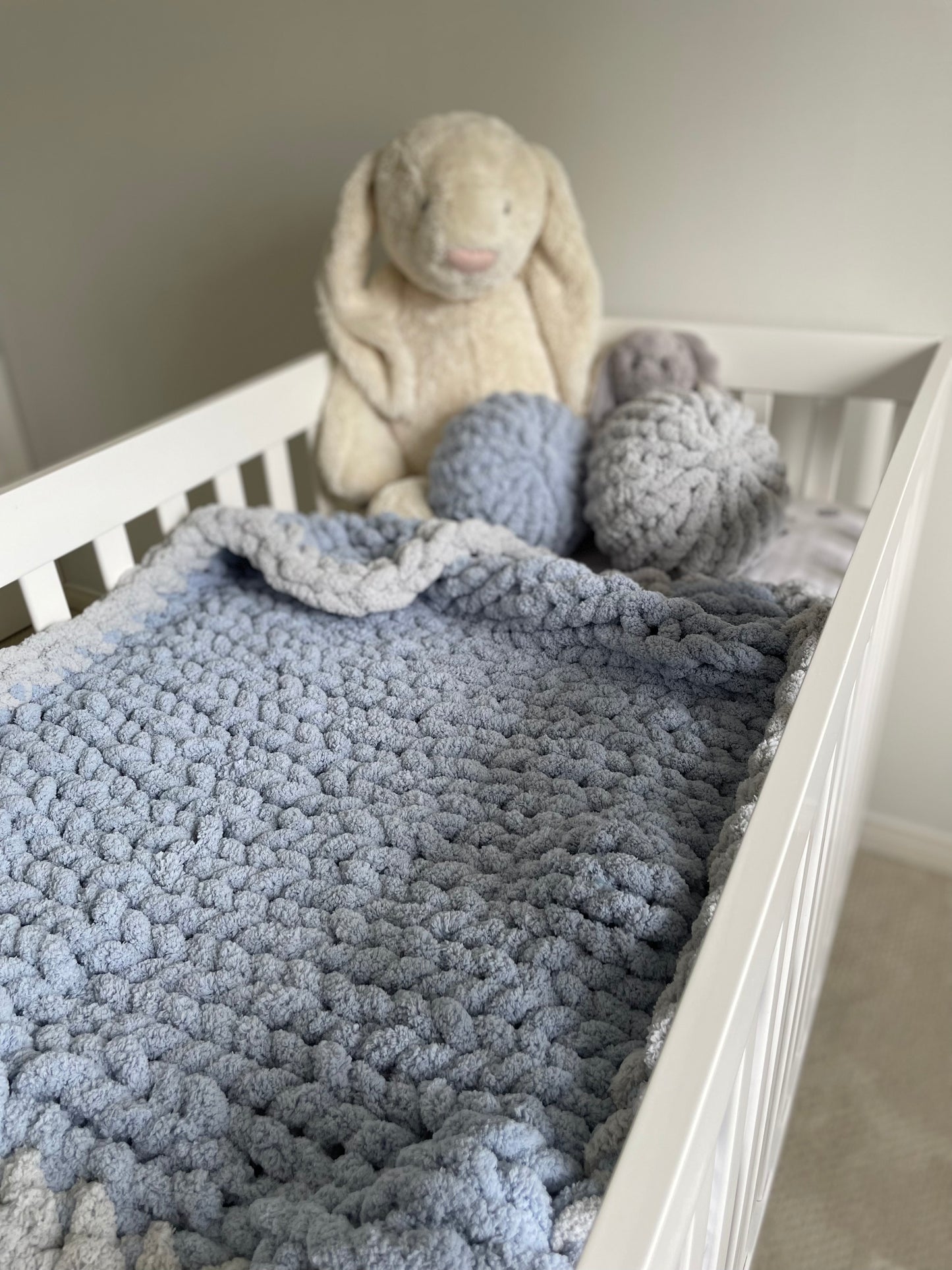 Healing Hand, Chunky Knit Baby Blankets - Baby blue with Ice Blue Edge