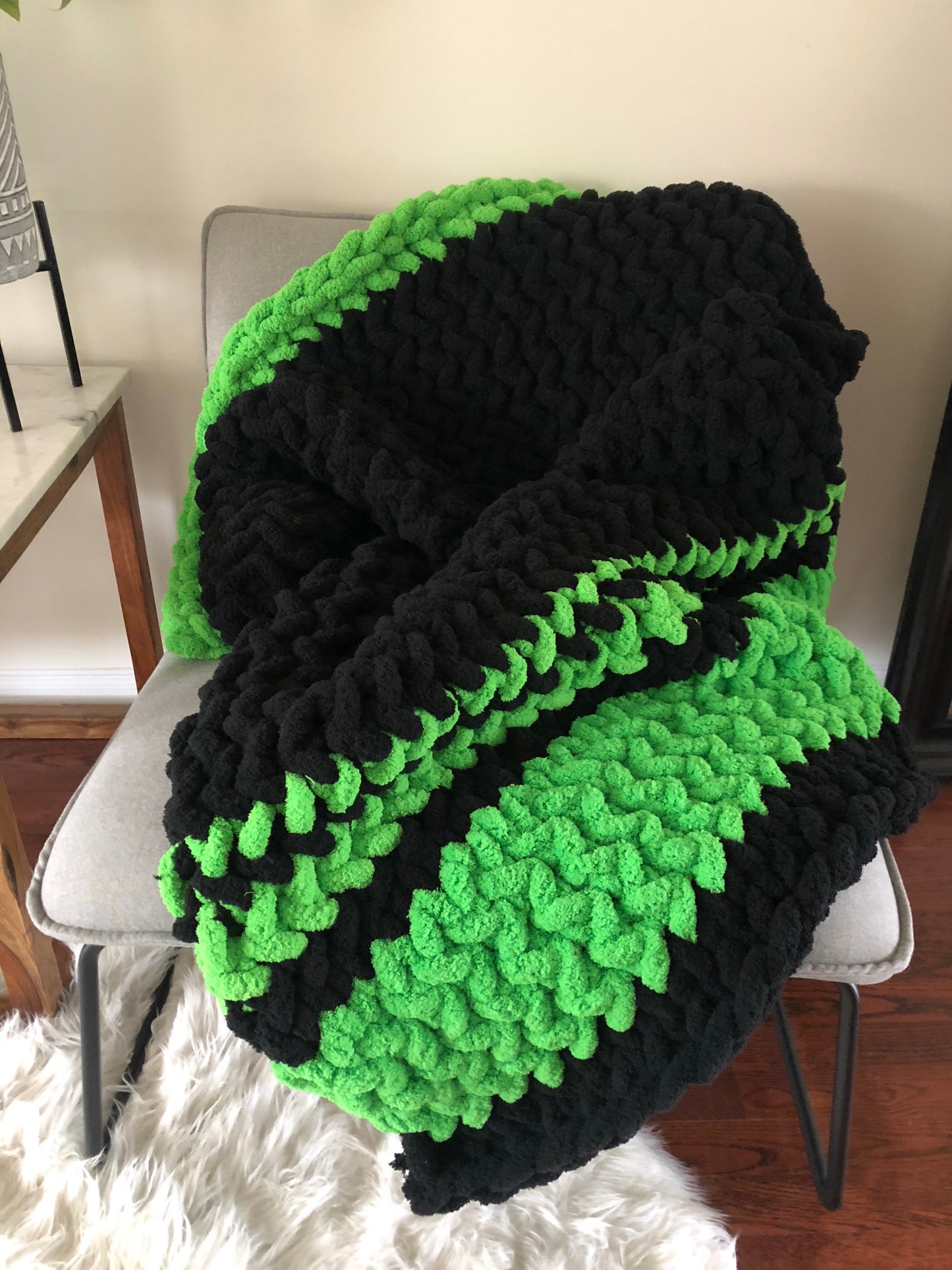 Healing Hand, Chunky Knit Blankets Lime Green & Black