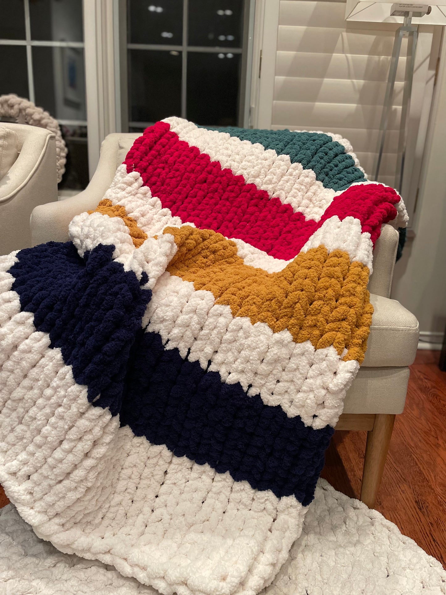 Healing Hand, Chunky Knit Blankets The Explorer - Thick