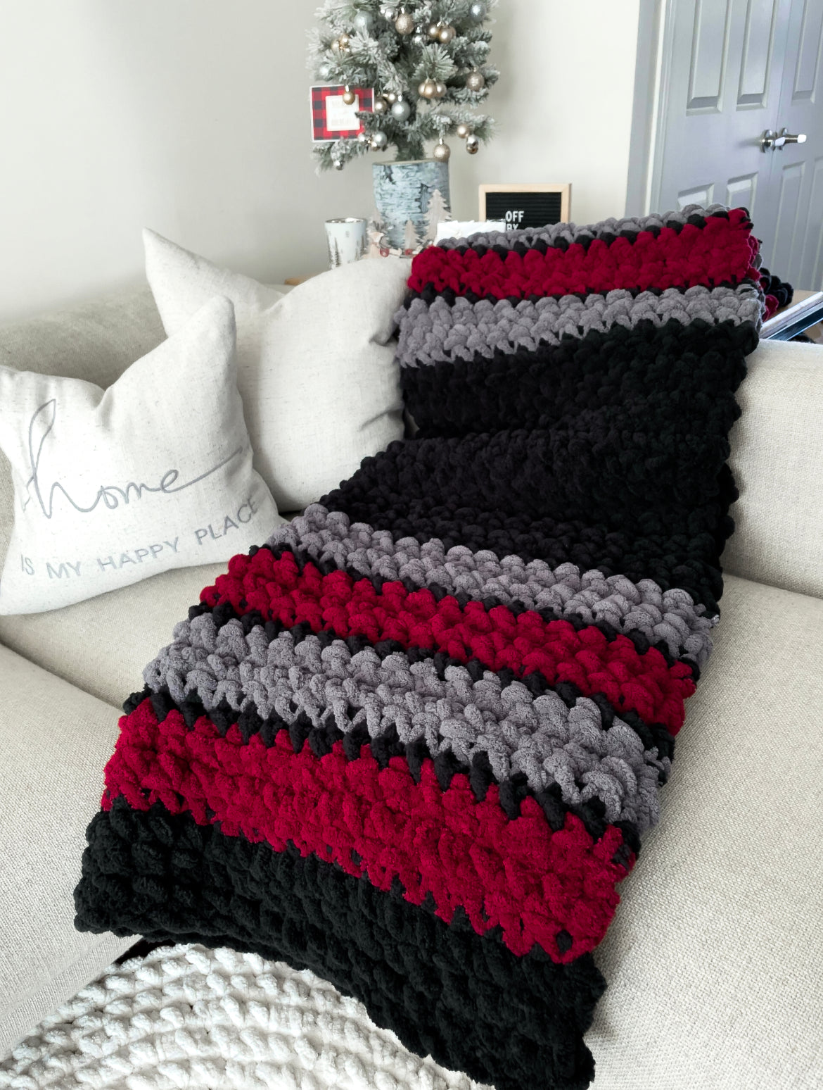 Healing Hand, Chunky Knit Blankets The Travis
