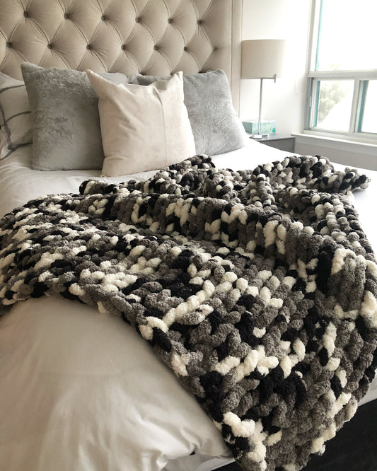 Healing Hand, Chunky Knit Blankets Monochrome Mix