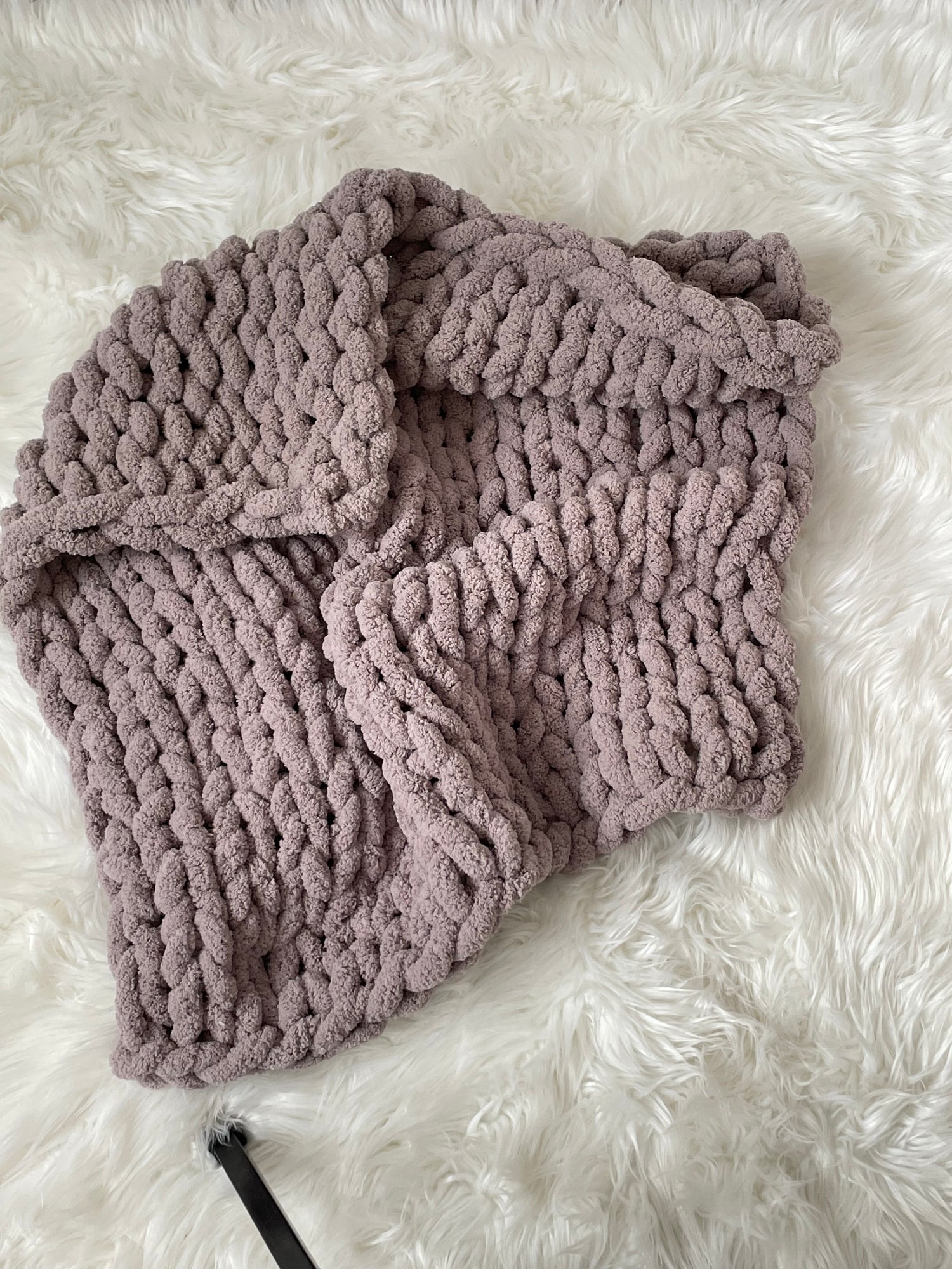 HAND KNIT A CHUNKY BLANKET/CABLE KNIT 