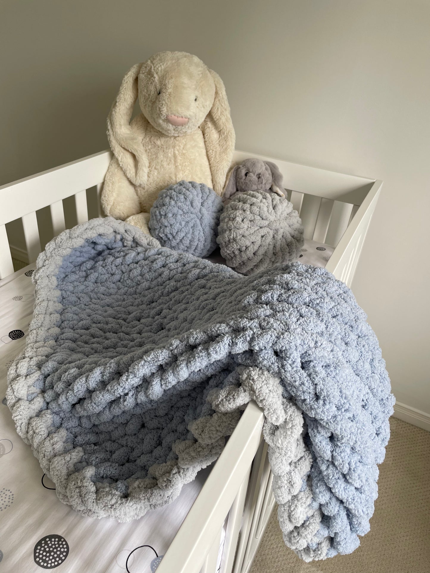 Healing Hand, Chunky Knit Baby Blankets - Baby blue with Ice Blue Edge