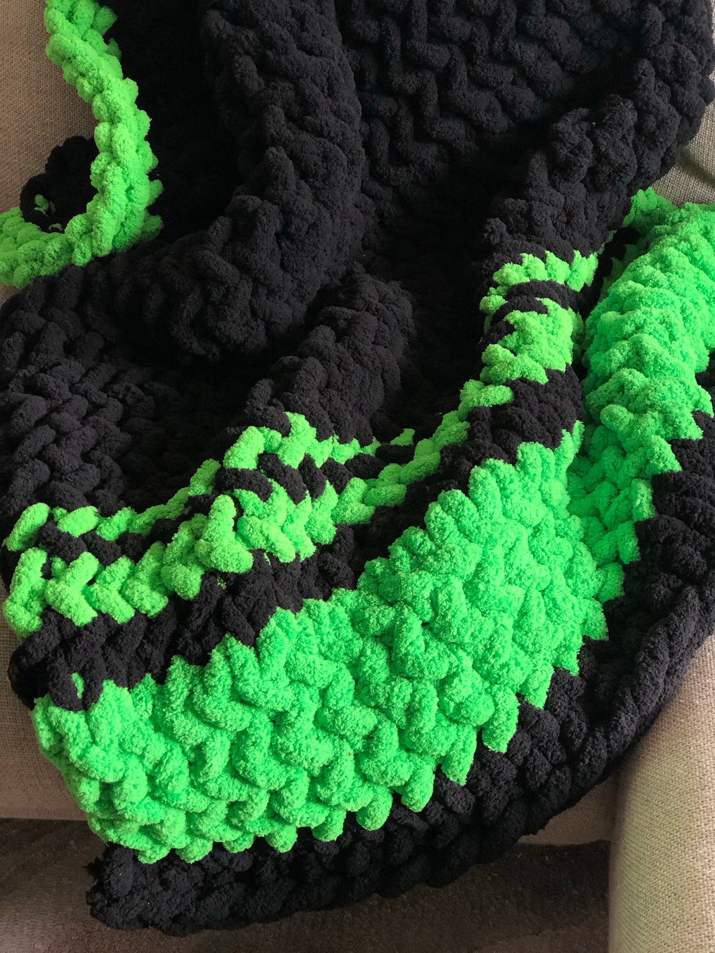 Healing Hand, Chunky Knit Blankets Lime Green & Black