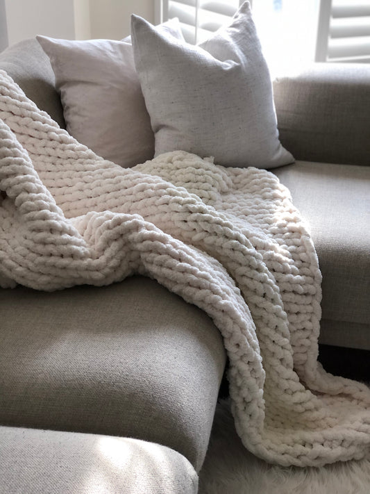 Healing Hand, Chunky Knit Blankets Bone White (Size Large)